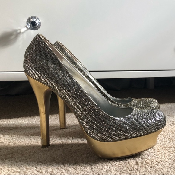 Jennifer Lopez Shoes - Jennifer Lopez Silver Sparkly Heels ✨🤍